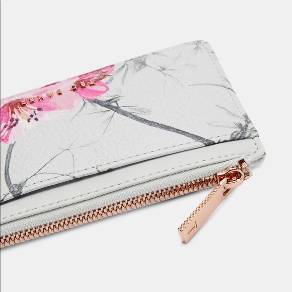 Ted Baker Handbags - TED BAKER 🌸 Babylon Zipped Credit Card Holder